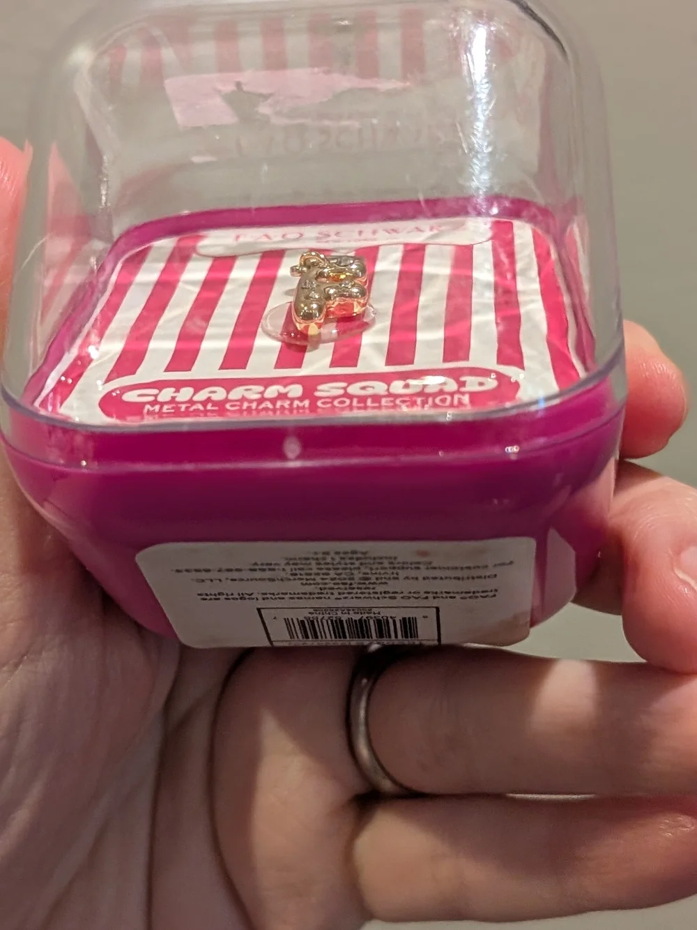 🦋 FAO Schwarz Bright Pink Accessory Case